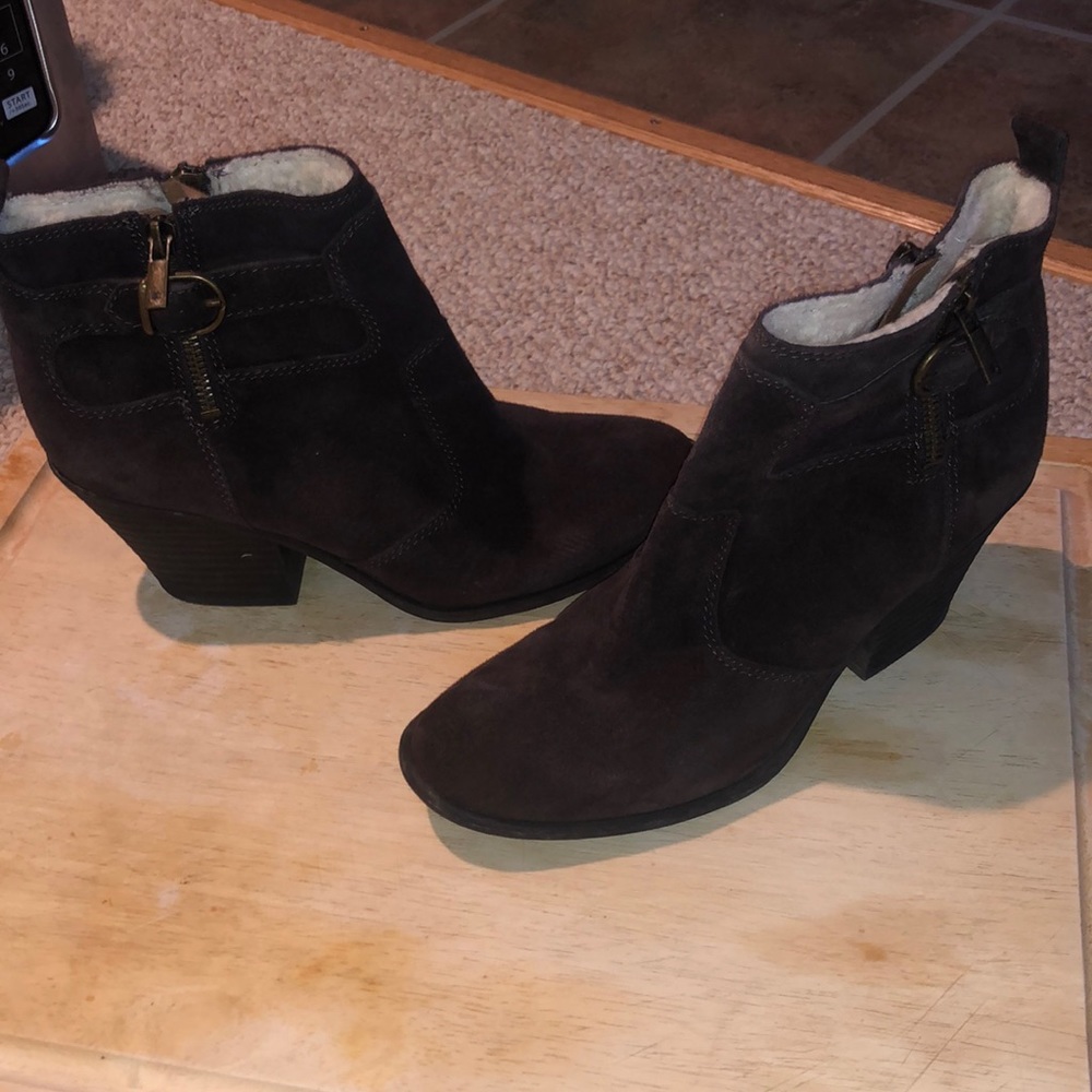 Brown suede Lucky booties